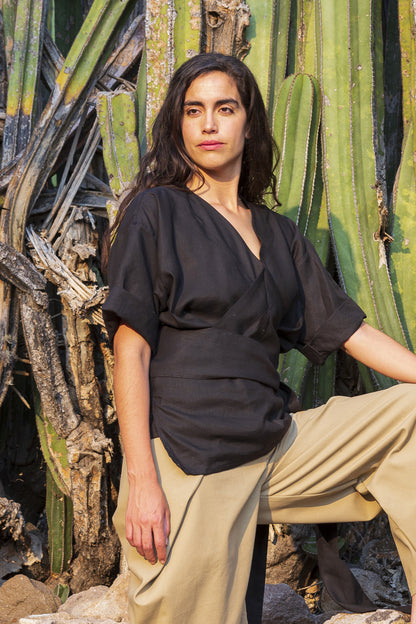Vestido cruzado con escote en V de cáñamo Mundo