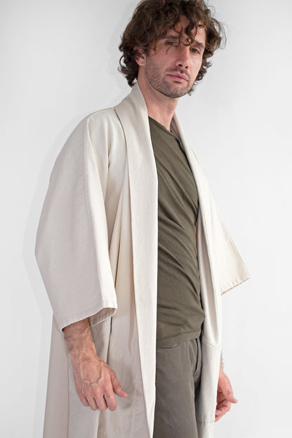 Abrigo tipo kimono abierto de mezclilla color marfil de Pollux